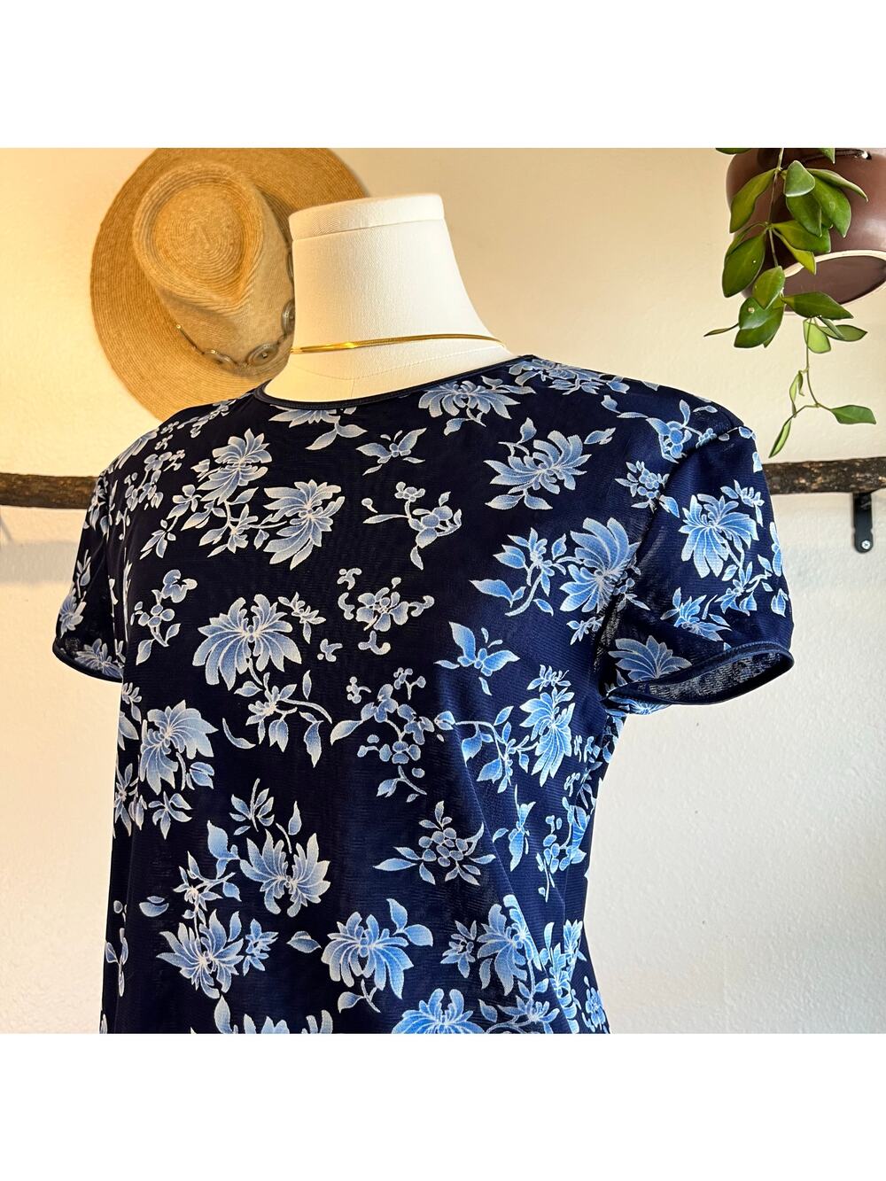 90s Vintage Jones New York Blue Semi Sheer Floral Short Sleeve Top Size Large